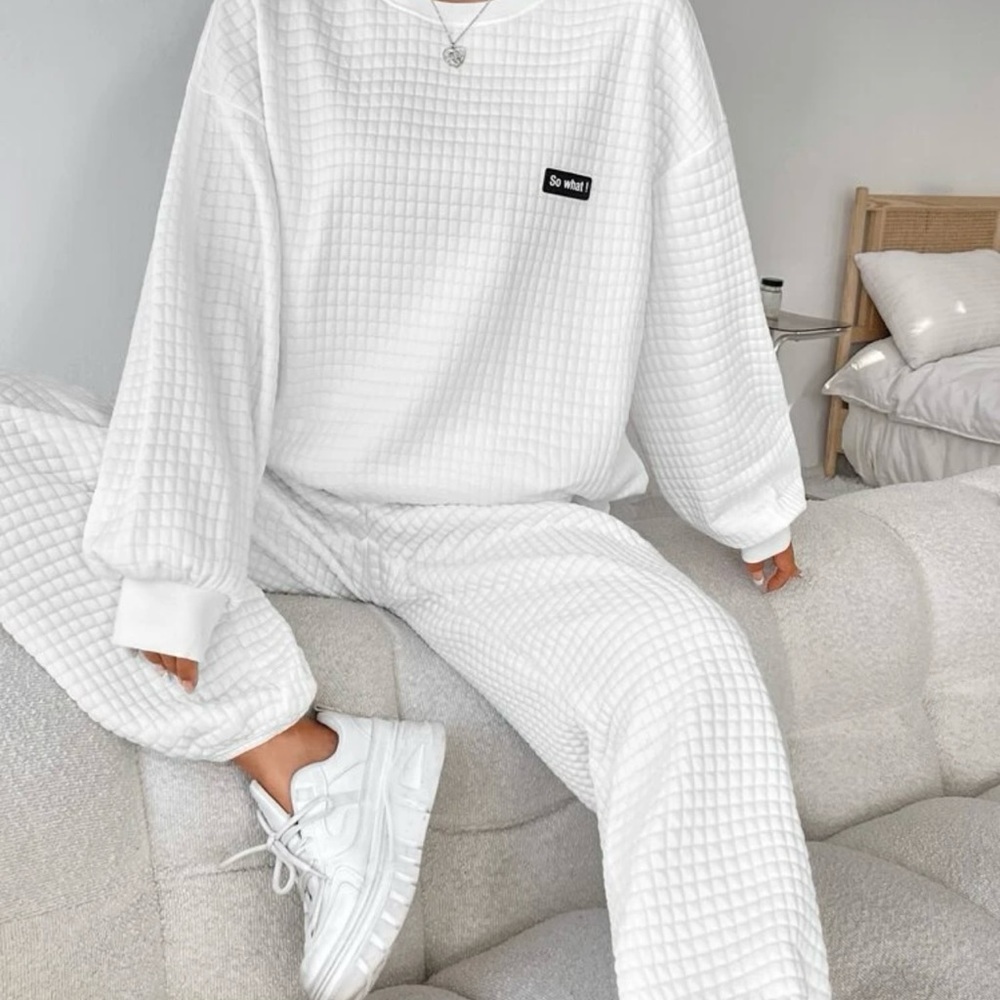 SOLD🎉- NWT 2-White jogger set Oversized Sz Med- Waffle print. Soft & comfy